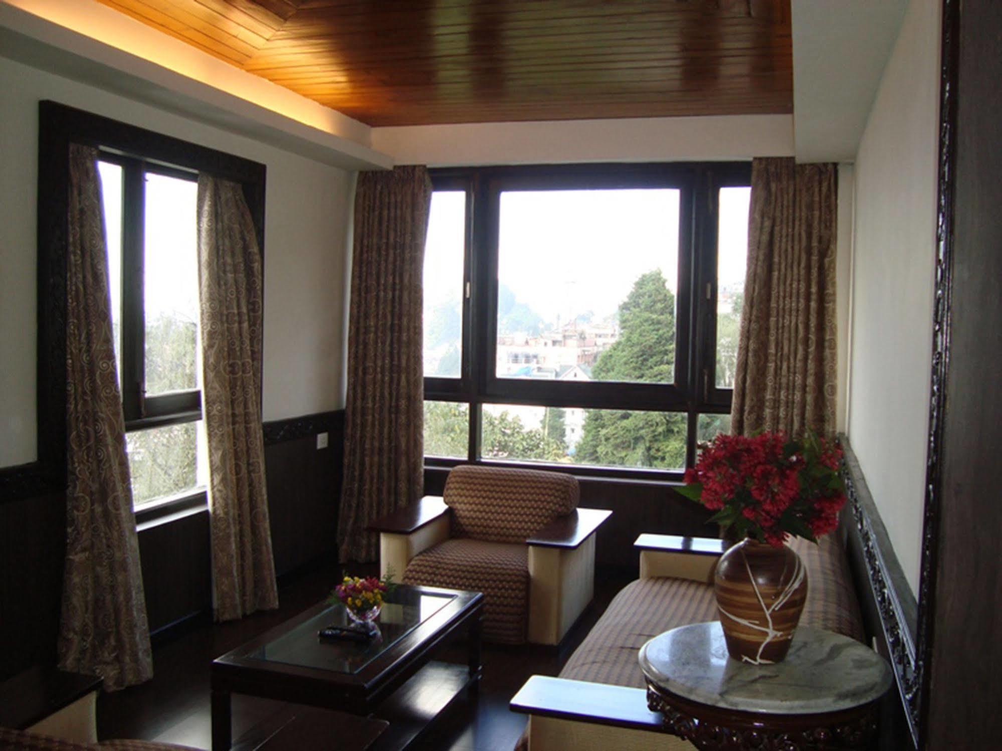 Sinclairs Darjeeling Hotel Darjeeling  Exterior photo